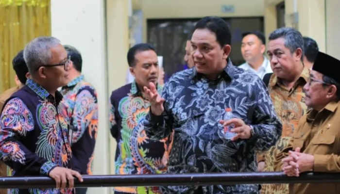CAPAIAN. Direktur BPRS Bhakti Sumekar, Hairil Fajar (kanan), menyampaikan dukungan terhadap program ICP UNIBA Madura sebagai upaya memperkuat kewirausahaan mahasiswa. (Istimewa fora MaduraPost)