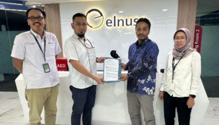 KUNJUNGAN. Ahmad Juhairi mewakili masyarakat Masalembu saat mengawal percepatan pembangunan listrik di pulau terpencil tersebut. (Istimewa for MaduraPost)