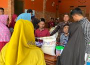 Pemdes Tobai Barat Sampang Distribusikan Bantuan Beras Bulog Kepada Warganya