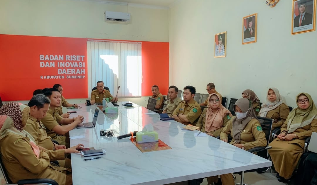 EVALUASI. Potret suasana rapat evaluasi dan perencanaan kegiatan tahun anggaran 2025 di Badan Riset dan Inovasi Daerah (BRIDA) Kabupaten Sumenep, Selasa (29/4/2025). (Istimewa for MaduraPost)